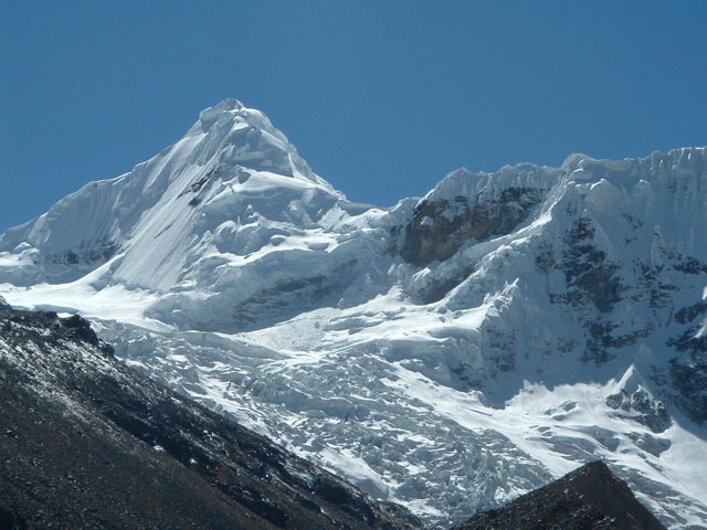 Bergsteigen in Peru Besteigung Tocllaraju 6034m