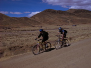 37 Biken bei Lara_Altiplano